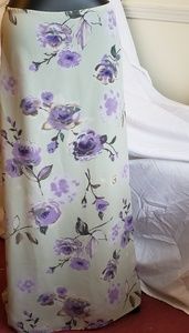 Gorgeous maxi skirt w floral print. Sz 9